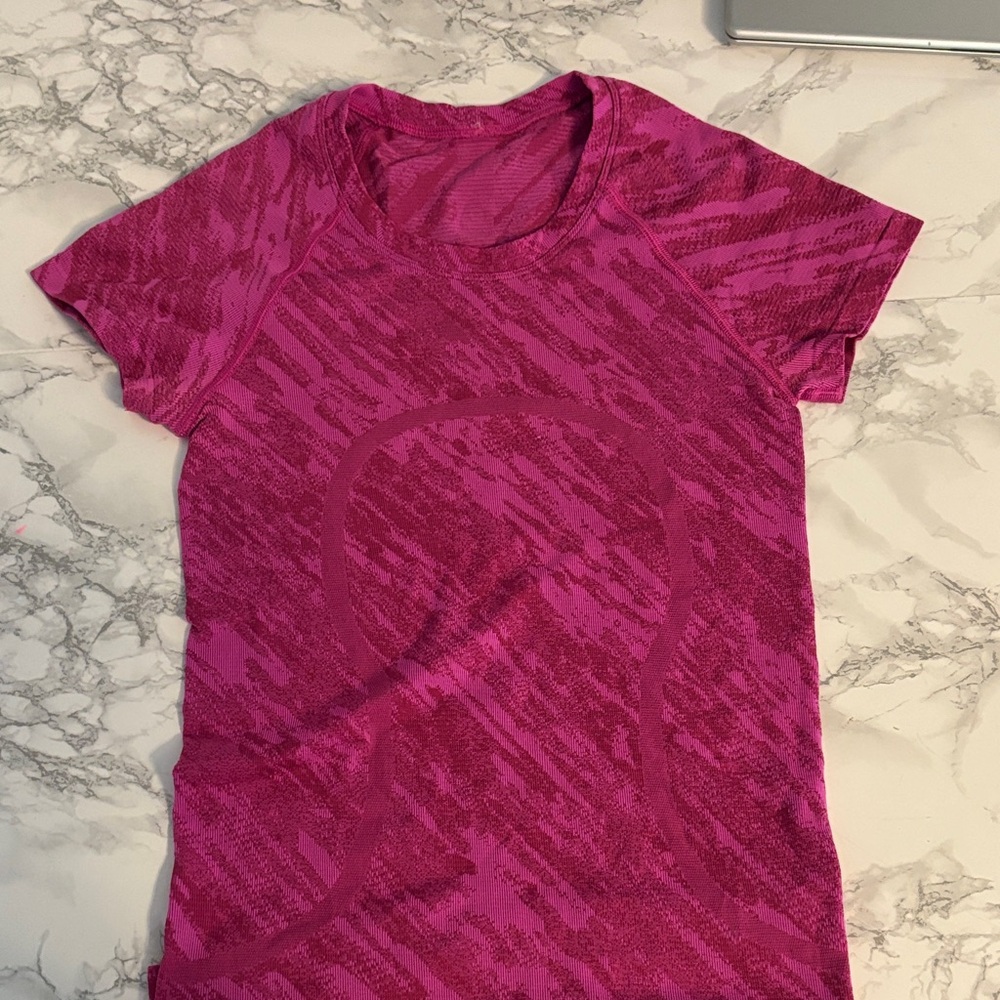 lululemon athletica Short-Sleeve swiftly tech size 4